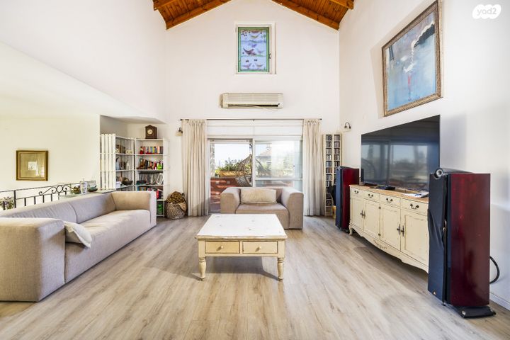 דירה, קורא הדורות, תלפיות, ירושלים