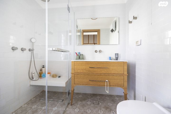 דירה, קורא הדורות, תלפיות, ירושלים