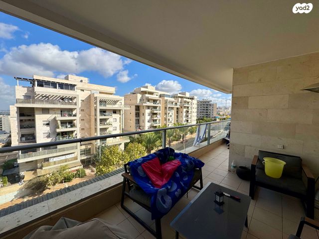 דירה, נחל איילון, צור יצחק, צור יצחק