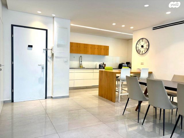 דירה, הר הצופים, רחובות ההולנדית, רחובות