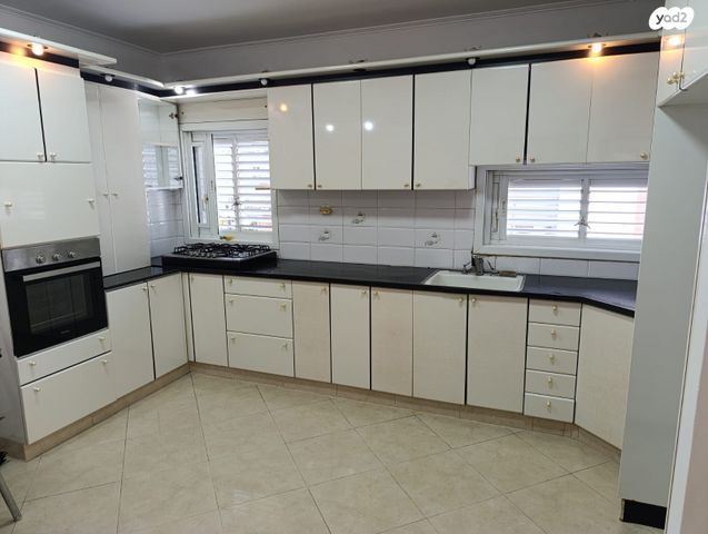 דירה, יצחק שדה, דרום מערב ותיק, בת ים