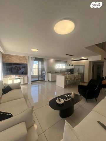 דופלקס, דבורה ברטונוב, קרית אילון, חולון