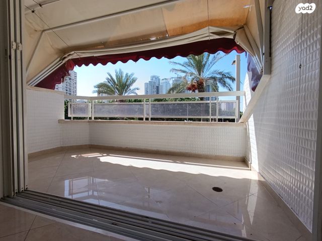 דירה, יצחק שדה, דרום מערב ותיק, בת ים