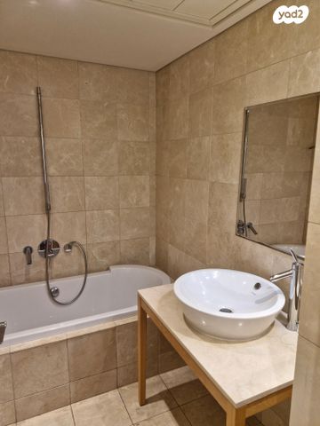 דירה, ניסים אלוני, תל אביב יפו