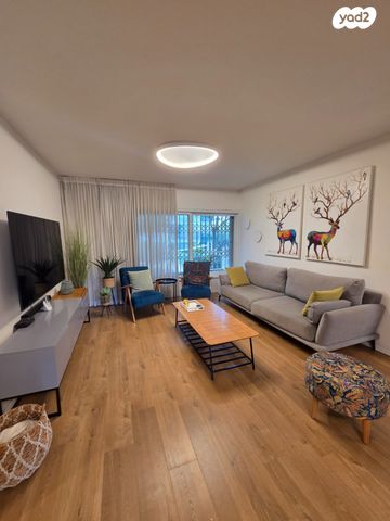 דירה, כפר סבא