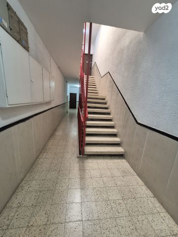 דירה, האחים טרבס, ד' / מערב מרכז העיר, רחובות