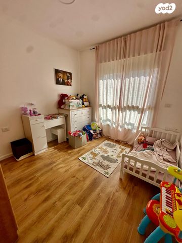 דירה, הזמר העברי, כפר סבא