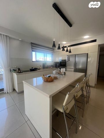 דופלקס, דבורה ברטונוב, קרית אילון, חולון