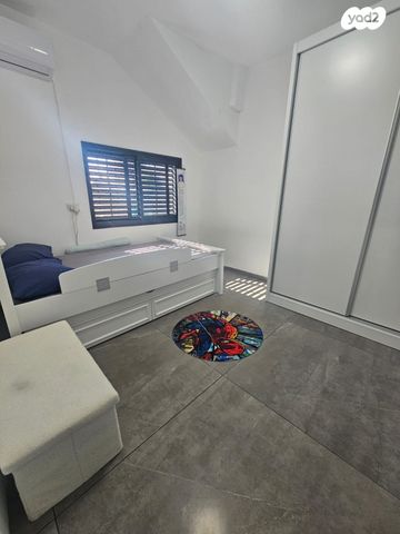 דירת גן, ביל"ו, אברהם דנינו, בן גוריון, עכו