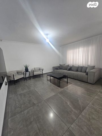 דירת גן, ביל"ו, אברהם דנינו, בן גוריון, עכו