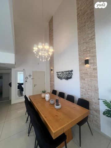 דופלקס, דבורה ברטונוב, קרית אילון, חולון