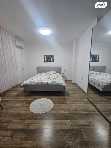 דירת גן, ביל"ו, אברהם דנינו, בן גוריון, עכו