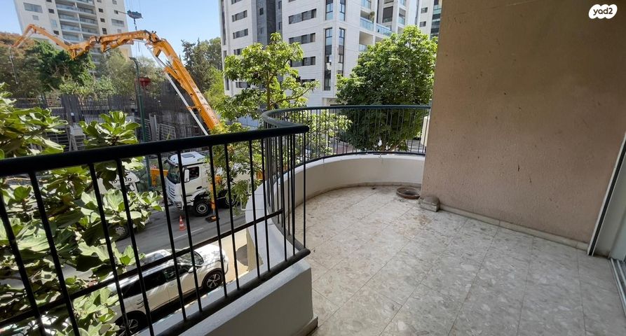 נווה יהושע, ערמונים