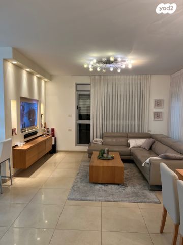 גלעדי אהרון 