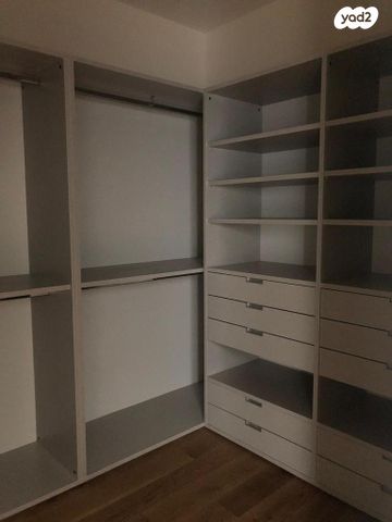 דירה, קניוק יורם, גני שרונה, קרית הממשלה, תל אביב יפו