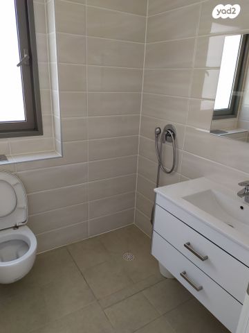 דירה, רב אלוף דן שומרון, קרית קריניצי, רמת גן