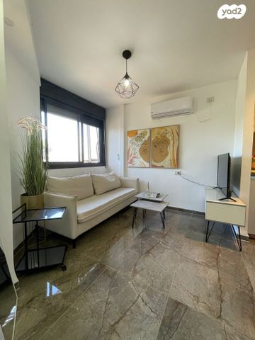 גבעת הרקפות, גבעת תל חי