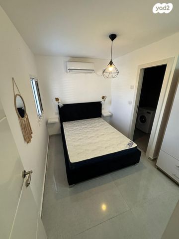 איינשטיין 25