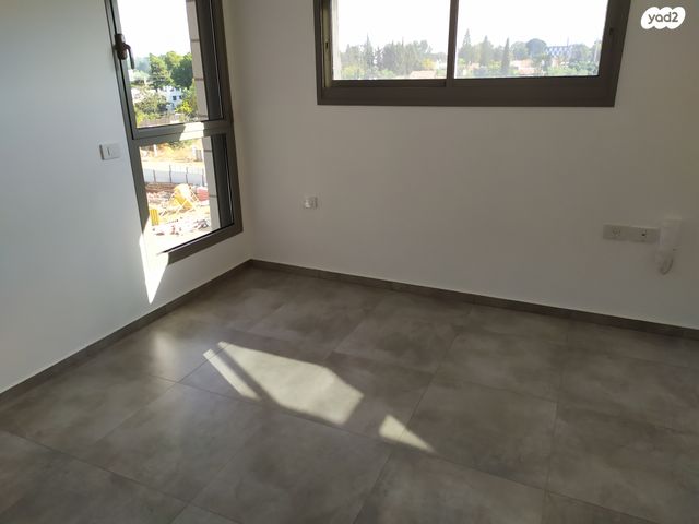 דירה, רב אלוף דן שומרון, קרית קריניצי, רמת גן