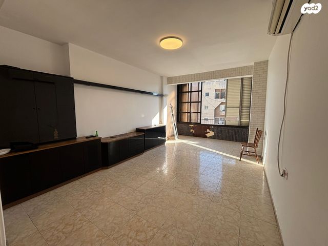 דירה, כצנלסון, פועלי הרכבת, גבעתיים