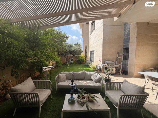 דירת גן, אהוד מנור, כפר יונה