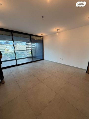 דירה, תוצרת הארץ, תל אביב יפו