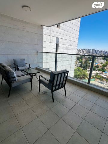 דירה, ש"י עגנון, שיכון רסקו, קרית אונו