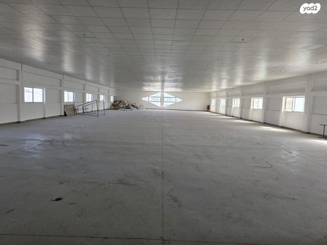 חנויות/ שטח מסחרי, קומבה, אזור תעשיה, חדרה