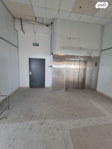 חנויות/ שטח מסחרי, קומבה, אזור תעשיה, חדרה