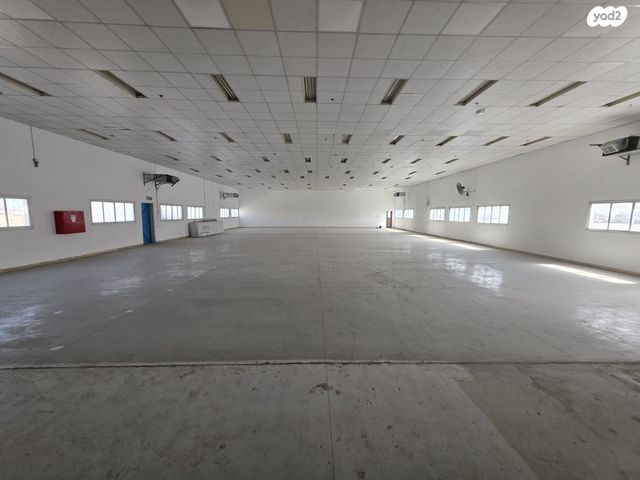 חנויות/ שטח מסחרי, קומבה, אזור תעשיה, חדרה