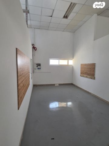 חנויות/ שטח מסחרי, קומבה, אזור תעשיה, חדרה