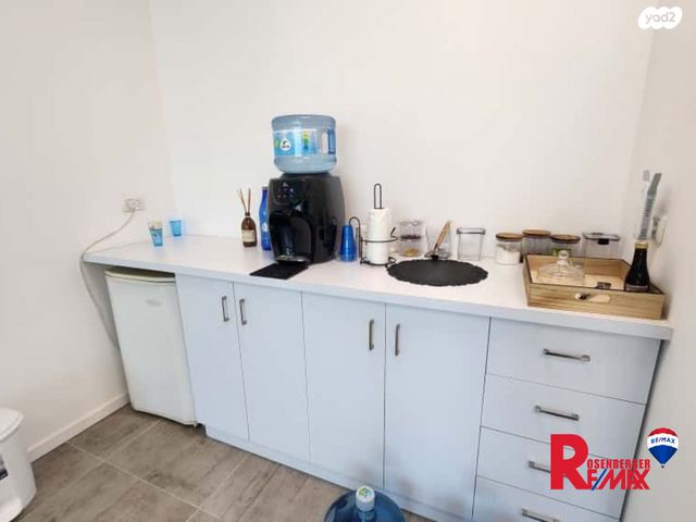 משרדים, הרב ניסנבאום 37, אזור תעשיה, בת ים