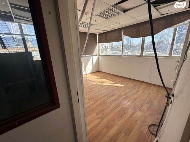 מחסנים, כינרת, אזור תעשיה צפון, בני ברק