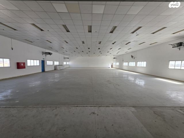 חנויות/ שטח מסחרי, קומבה, אזור תעשיה, חדרה