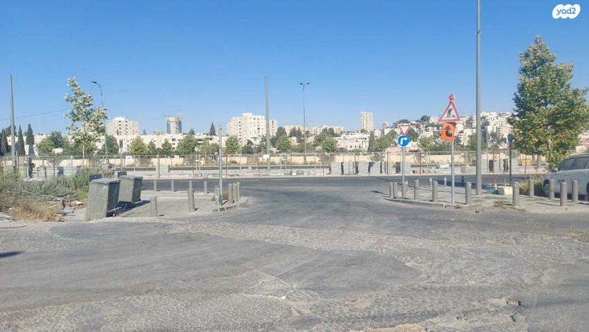 מגרשים, דרך דוד בנבנישתי 1, מלחה, מנחת, ירושלים