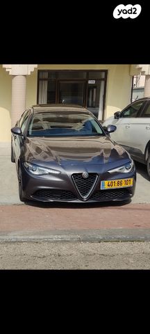 מודעת רכב אלפא רומיאו ג'וליה