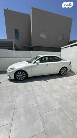 מודעת רכב לקסוס IS