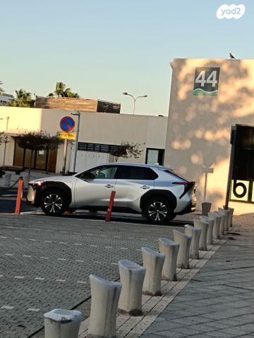 מודעת רכב טויוטה bZ4X