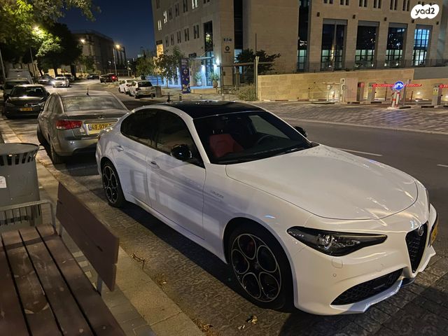 אלפא רומיאו ג'וליה