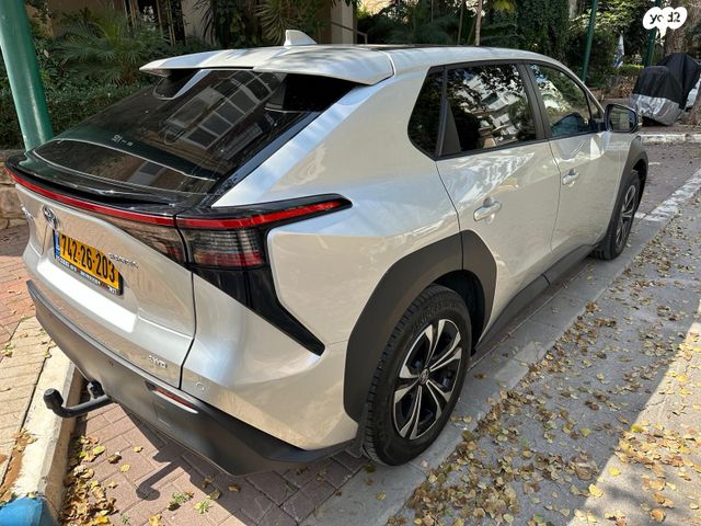 מודעת רכב טויוטה bZ4X