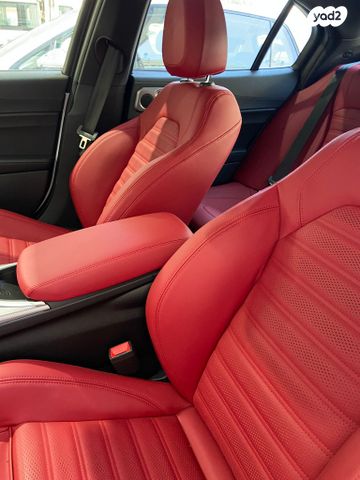 אלפא רומיאו ג'וליה