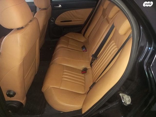 אלפא רומיאו 159