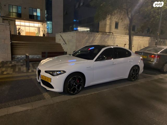 אלפא רומיאו ג'וליה