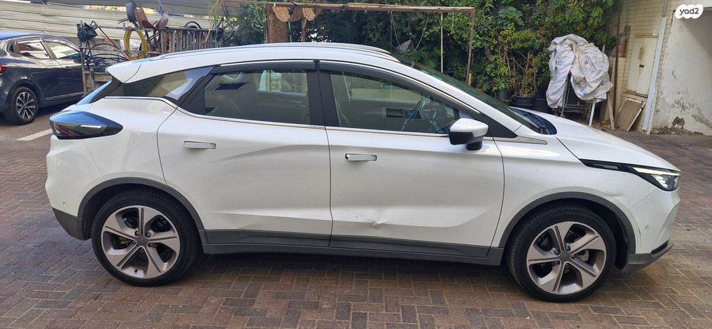 מודעת רכב ג׳ילי Geometry C