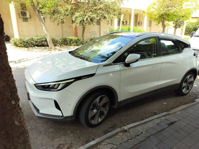 מודעת רכב ג׳ילי Geometry C