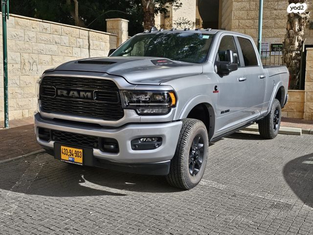 2500 Limited Night אוט׳ 6.7 (370 כ״ס)