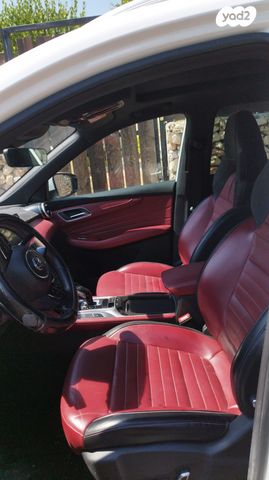 מודעת רכב אם ג'י EHS PHEV