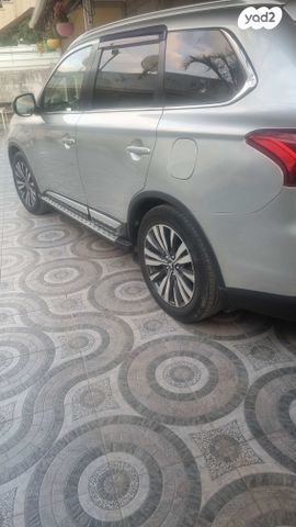 מיצובישי אאוטלנדר