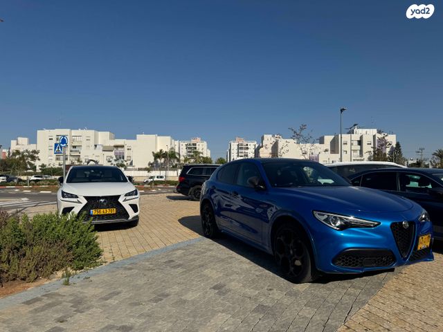 אלפא רומיאו סטלביו