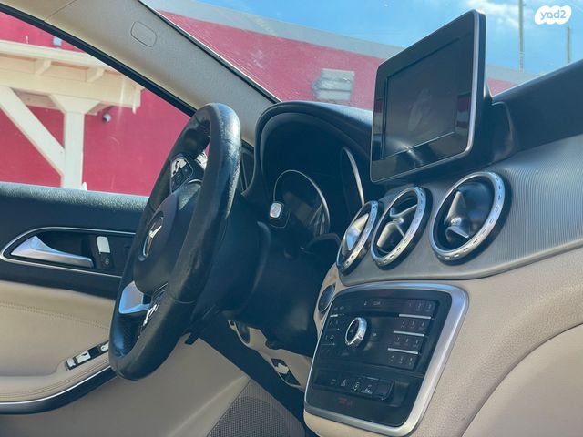 מרצדס-בנץ GLA